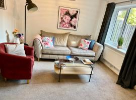 Hotel Photo: Fabulous 2 bed Town house free parking WiFI