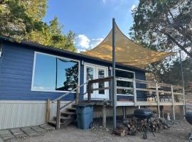 Hotel Foto: Tiny Cottage on Canyon Lake WATERFRONT