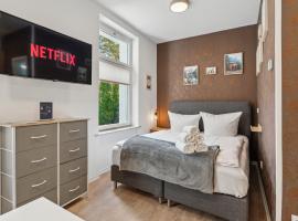 Foto do Hotel: Vorstadtoase für 3 - Queensize-Bett, Schlafcouch, Parkplatz & Netflix - Nähe BER