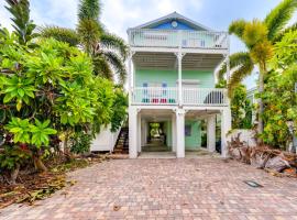 Фотографія готелю: Waterfront Key West Oasis with Float Dock!