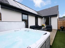 Hotel Foto: Hoxne Cottages - Sunflower Cottage with private hot tub