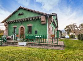 Hotelfotos: Gorgeous Home In Las Regueras With Kitchen