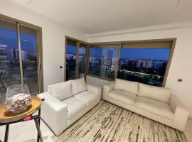 Foto di Hotel: Appartement à louer avec une vue panoramique sur le parc prestigia fes