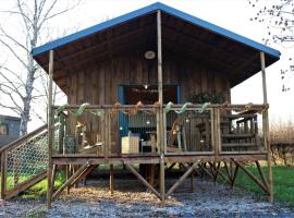 Hotel foto: Tiny house - Cabane sur pilotis - Etat Nature