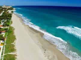 Hotel Photo: 1 Block To The Beach! King Beds! Spacious!