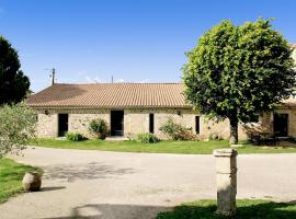 Hotel Photo: Nice Home In Prailles With Heated Swimming Pool