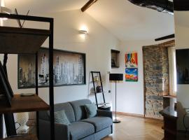 Kiko's Lodge - Historical Apartment in Como, ξενοδοχείο στο Κόμο