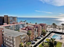 ホテル写真: Bonito ático en primera línea de playa con piscina