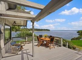 Фотографія готелю: Murden Cove Waterfront Retreat: 3BR Oasis & Kayaks