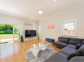 Hotel fotografie: Comfortable &spacious house in concord(burwood)