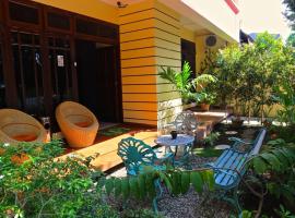 A picture of the hotel: New House Padang