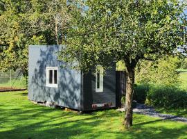 A picture of the hotel: tiny-house avec jaccuzi