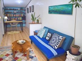 ホテル写真: Cozy 1-bedroom house in quiet residential village.