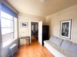 होटल की एक तस्वीर: 2 Bedrooms Entire Beautiful Apt in Williamsburg!