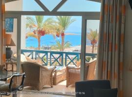 รูปภาพของโรงแรม: Naama Bay, 2BR Pool and sea view, Center Naama Bay Sharm El-Sheikh