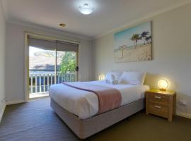 Foto do Hotel: Scenic pet friendly home that sleeps 10