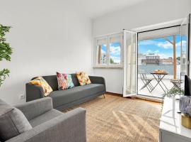 Фотографія готелю: Sunny Apt in Almada with Tejo View