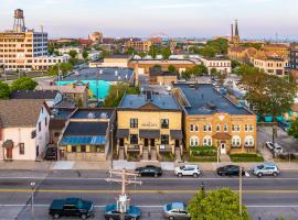 호텔 사진: Bus Stop Sally in Historic Walker's Point MKE