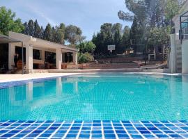 Foto di Hotel: Alojamiento con piscina a 10 minutos de Puy du Fou Toledo