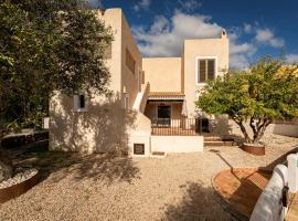 A picture of the hotel: Can Noves - Villa de 3 Suites