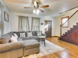 Hotel Photo: Inviting Beatrice Vacation Home - 3 Mi to Golf