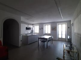 होटल की एक तस्वीर: Appartamento nel marchesato