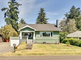 호텔 사진: Charming Portland Home, Walk to Light Rail!