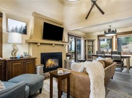 1331 Zurich Lane - Modern Mountain Chalet, hôtel à Incline Village