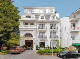 TTR Moonstone Apart Hotel, hotell i Dalat