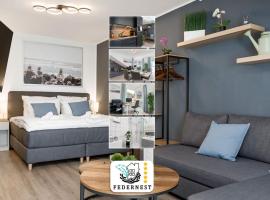 होटल की एक तस्वीर: Federnest - Luxus-Studio - Kingsize Boxspringbett - Home-Office mit Monitor und Drucker - 11 Min Hbf