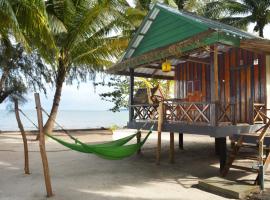 Palm Beach Bungalow Resort, hotel en Koh Rong