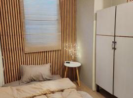 รูปภาพของโรงแรม: 205Homely Private room in apartment Near BTS KU St