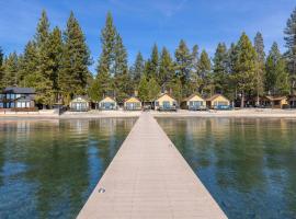 Hotel foto: Sandy Cove on the North Shore -Lakeside Cottage with Pier Beach, and HOA Amenities