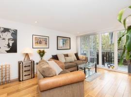 Hotel Photo: Immaculate 2BR Flat, Greenwich, 2 min Maze Hill St