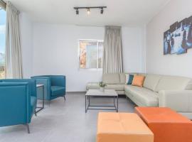 Fotos de Hotel: Vibe 305, Modern 2Bedroom Apartment in Awkar