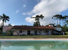 Hotel foto: Casa de Fazenda na Ecovila Sustentar, 38km de SP