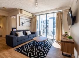 Fotos de Hotel: Urban Luxury City Apartment with Pool and Parking