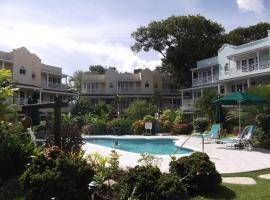 Hotel Photo: Margate Gardens Opposite beautiful Beach, Bars, Restaurants, Boardwalk, Mall