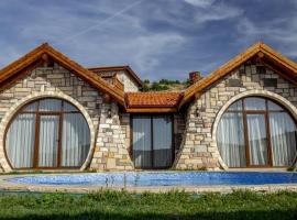 ホテル写真: Amazing Stone House with Private Pool in Iznik