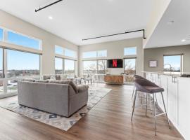 Hotel Photo: The Loft: Penthouse with Pool, Gym, 2 Balconies