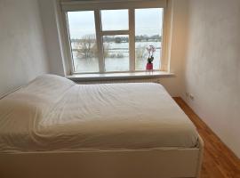 Hotel fotoğraf: Mooie kamer uitzicht op de ijssel/ Nice room with beautiful view of the Ijssel river