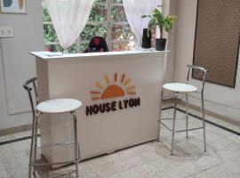 Houselyon、メンドーサのホテル