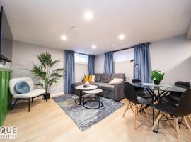 酒店照片: Modern Urban Escape -King Bed -Pet Friendly - Free Parking & Netflix - Fast Wi-Fi