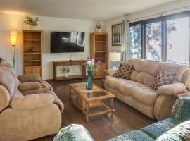 Hotel Photo: Charming Sartell Home with Deck and Yard!