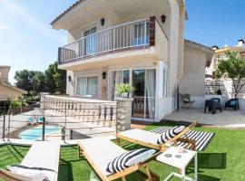 होटल की एक तस्वीर: VILLA WINE & BEACH Design and Luxury in Cala Crancs