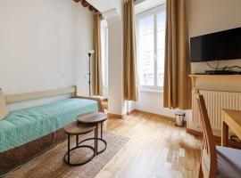 होटल की एक तस्वीर: Lovely studio near Panthéon 5th arr of Paris - Welkeys