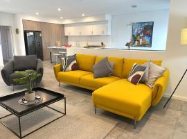 Hotel Photo: 2 Chic Stylish Modern Family On Charles