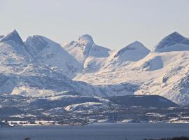 Hotel kuvat: Room in a house, with a nice view, in a quiet street