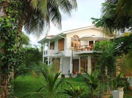 Gambaran Hotel: "GreenHeart" Eco Villa - Inspire the Nature with Fresh Air- Specious Top Floor with Balcony views'