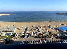 Photo de l’hôtel: 3-Bedroom Apartment with Stunning Sea-Side View